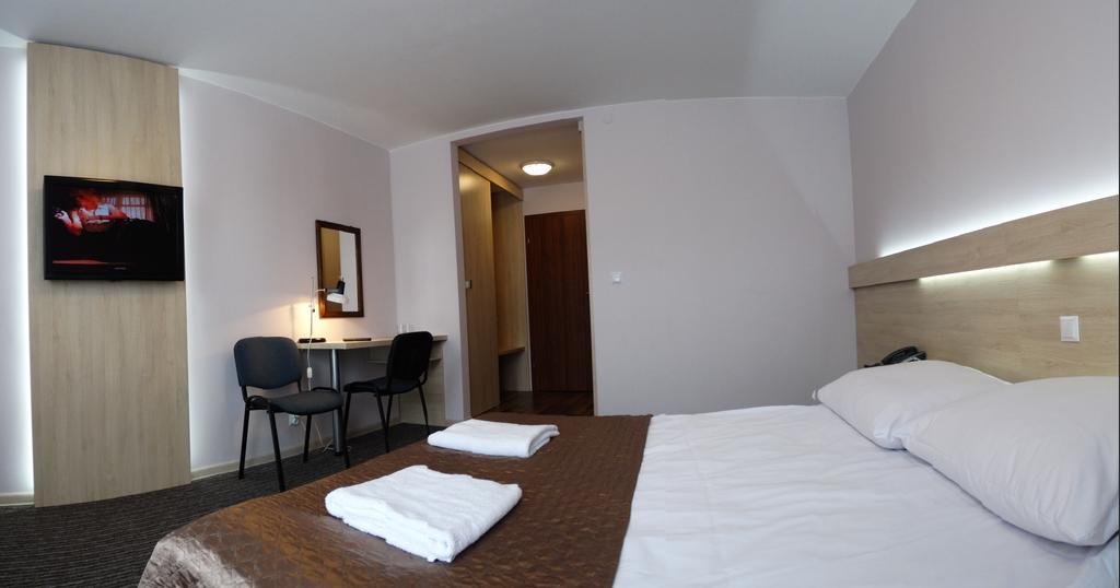 Hotel Junior Zamość Quarto foto